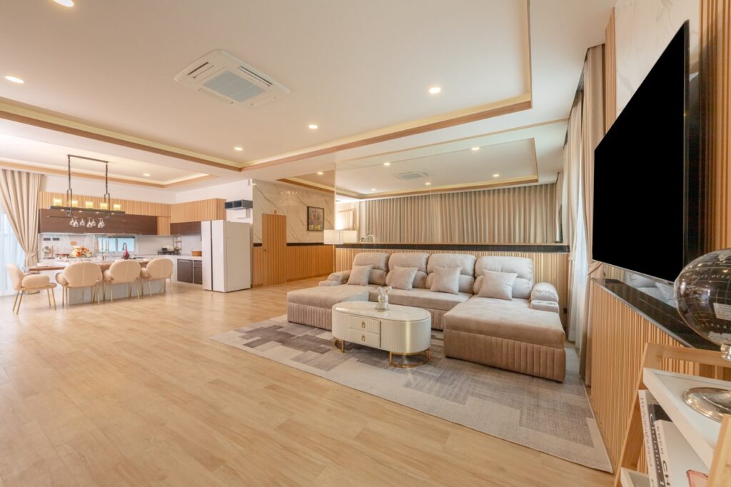 Wind Home House with private poll