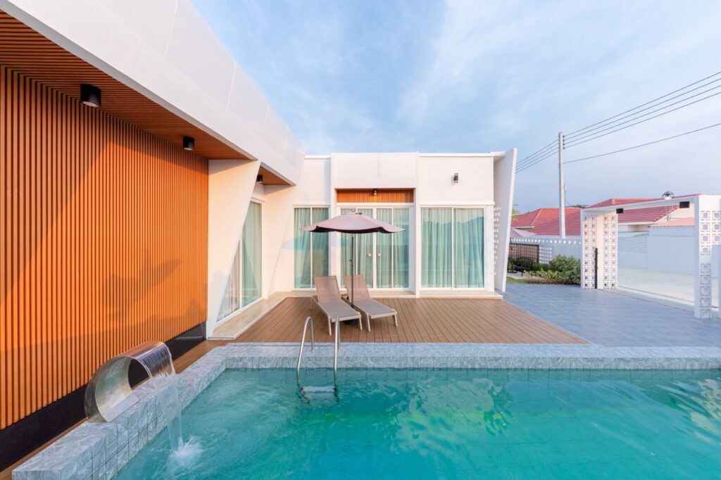 Wind Home House with private poll