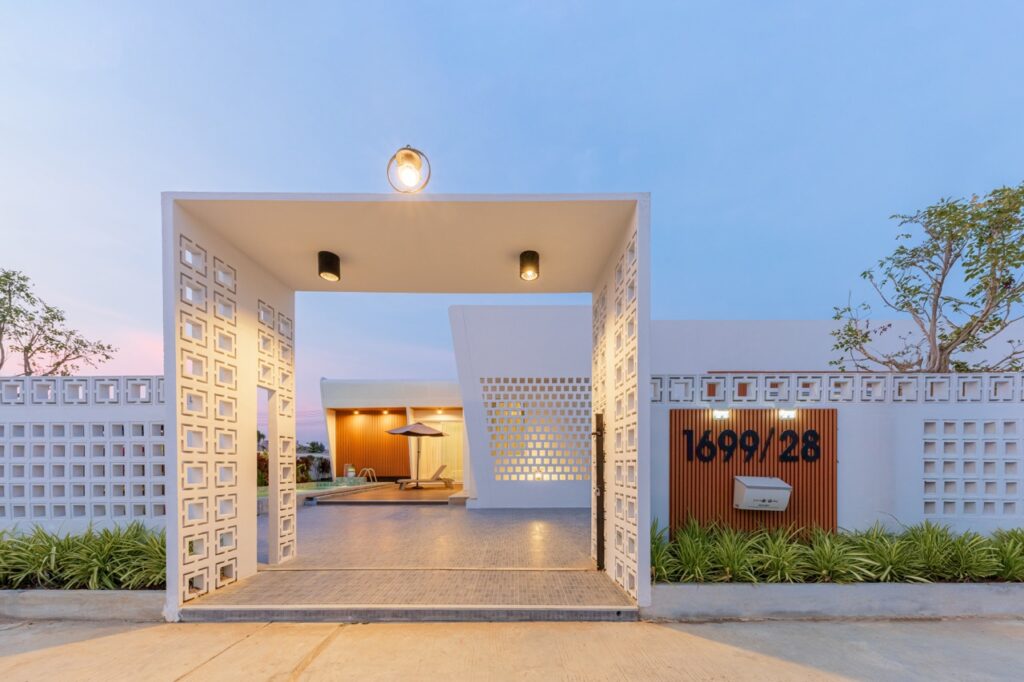 Wind Home House with private poll